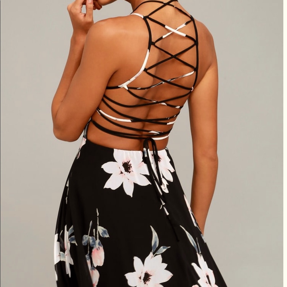 NWT Lulu’s Black Floral open back dress